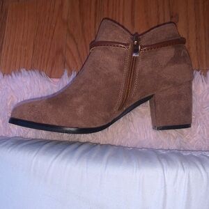 brown suede heel boot
